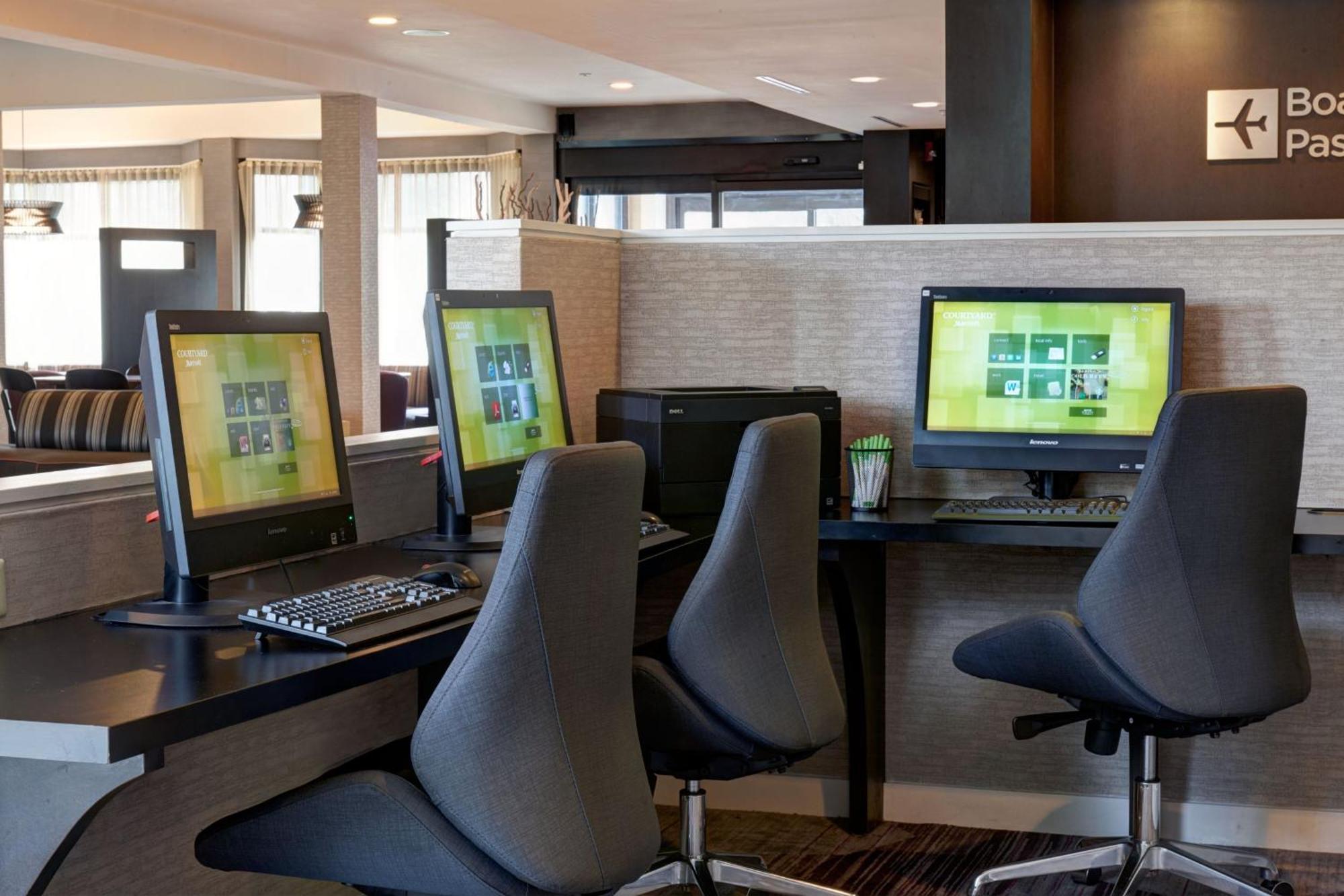 Courtyard By Marriott East 3* Louisville