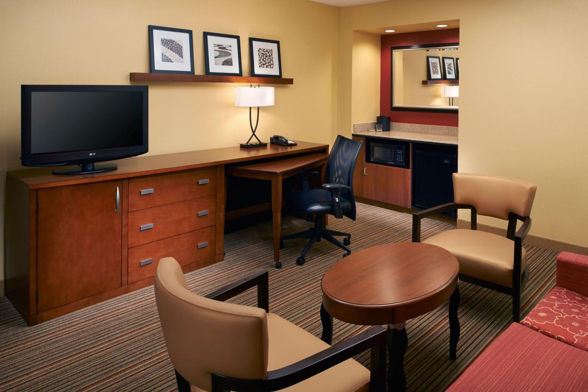 Courtyard By Marriott East Hotel Louisville