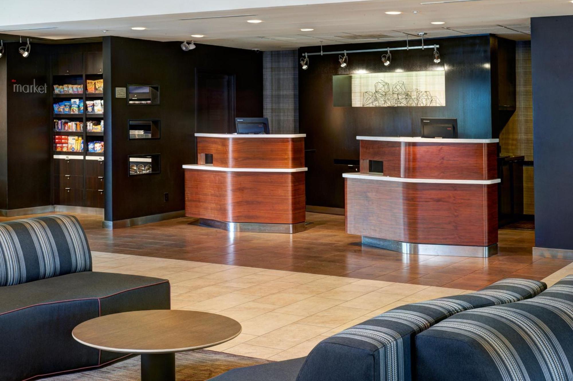 Hotel Courtyard By Marriott East Louisville