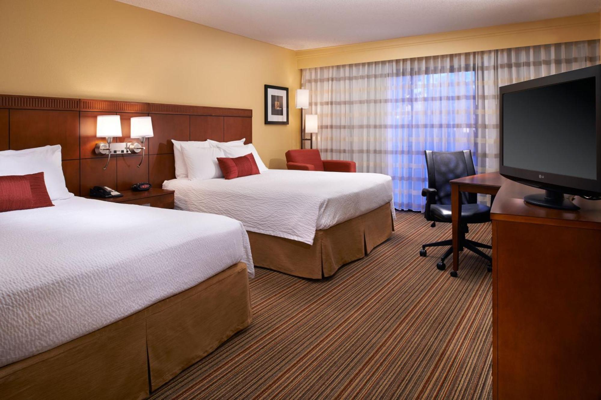 Hotel Courtyard By Marriott East 3*