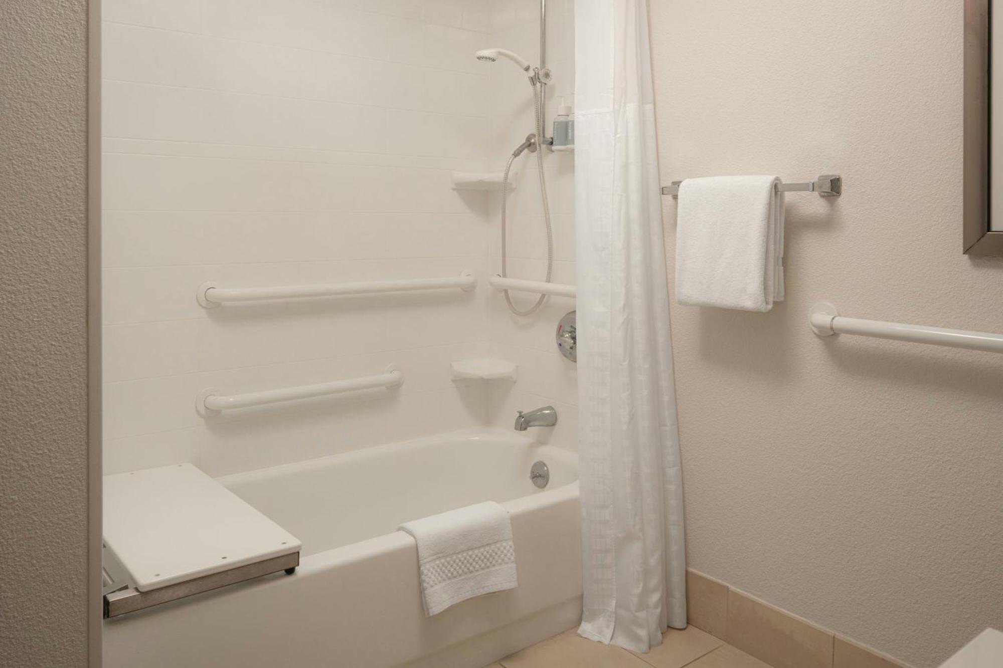 Courtyard By Marriott East 3* Louisville