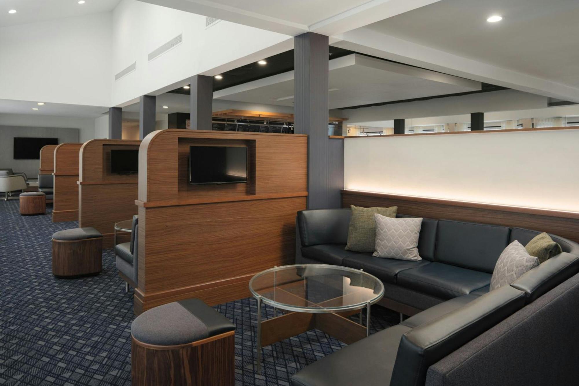Courtyard By Marriott East Hotel 3*
