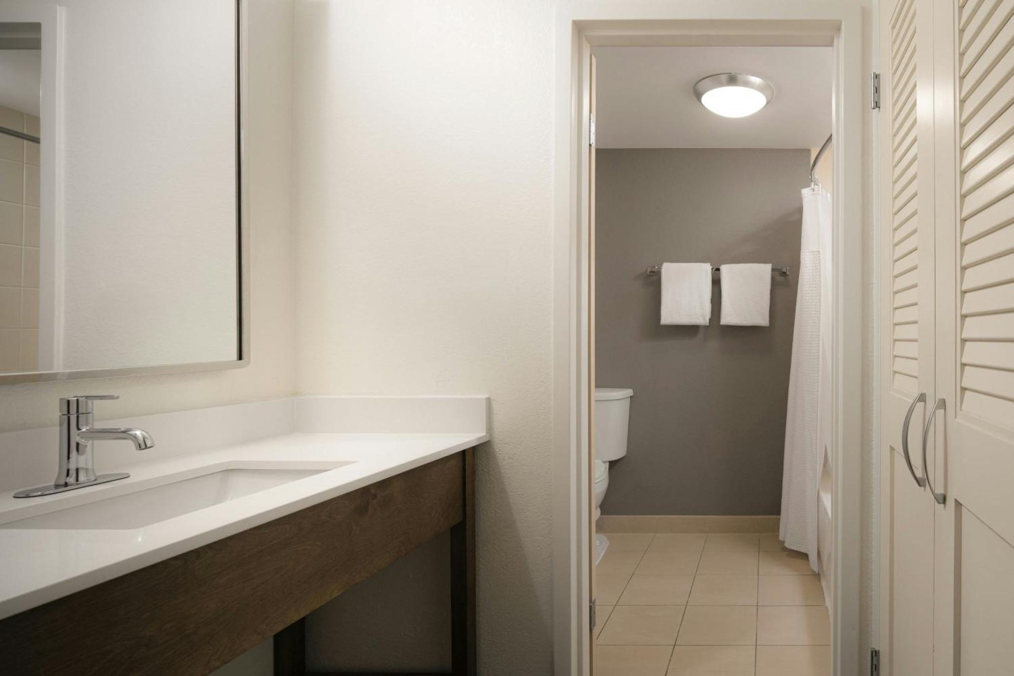 Hotel Courtyard By Marriott East 3*