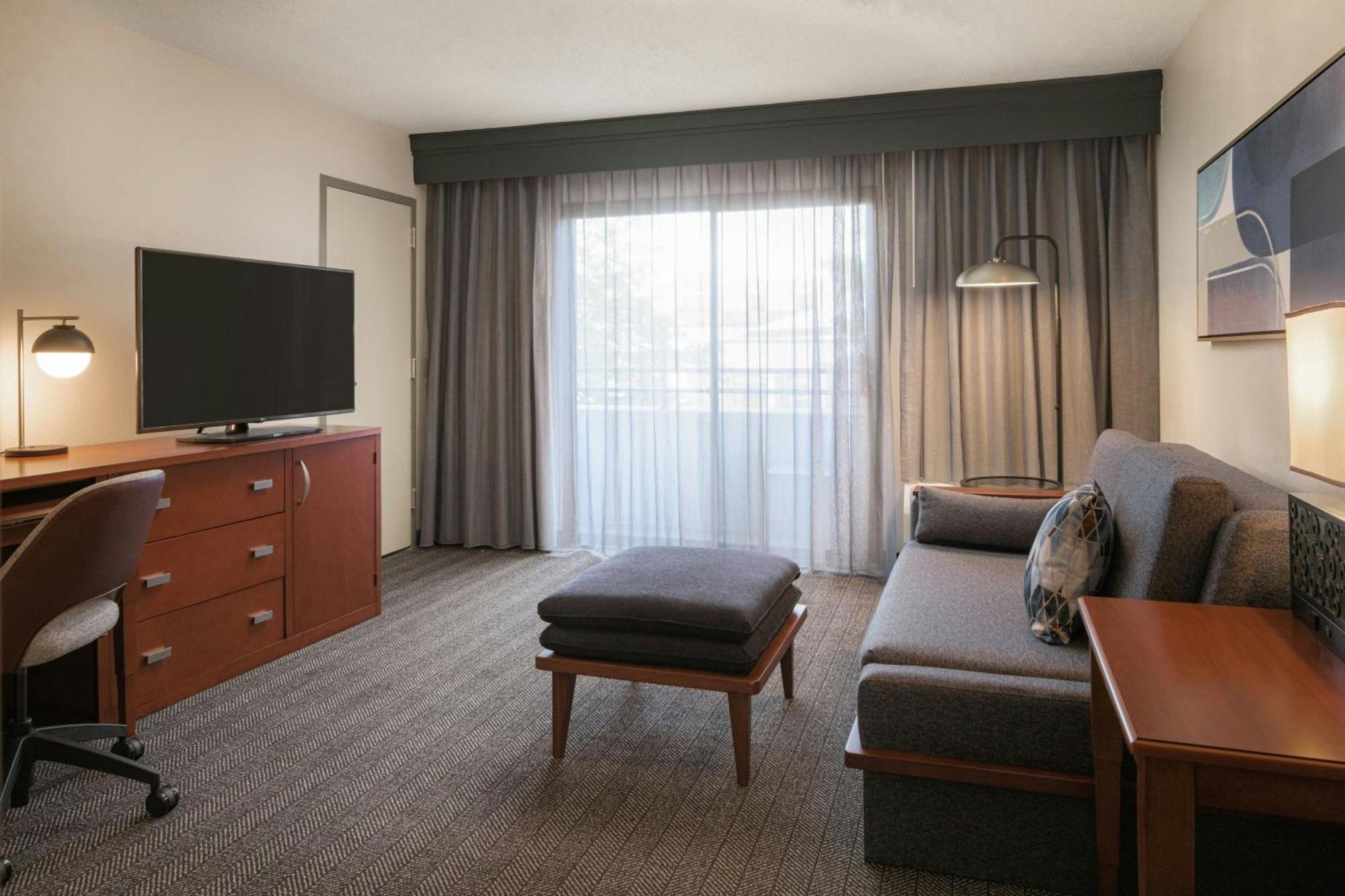 Hotel Courtyard By Marriott East