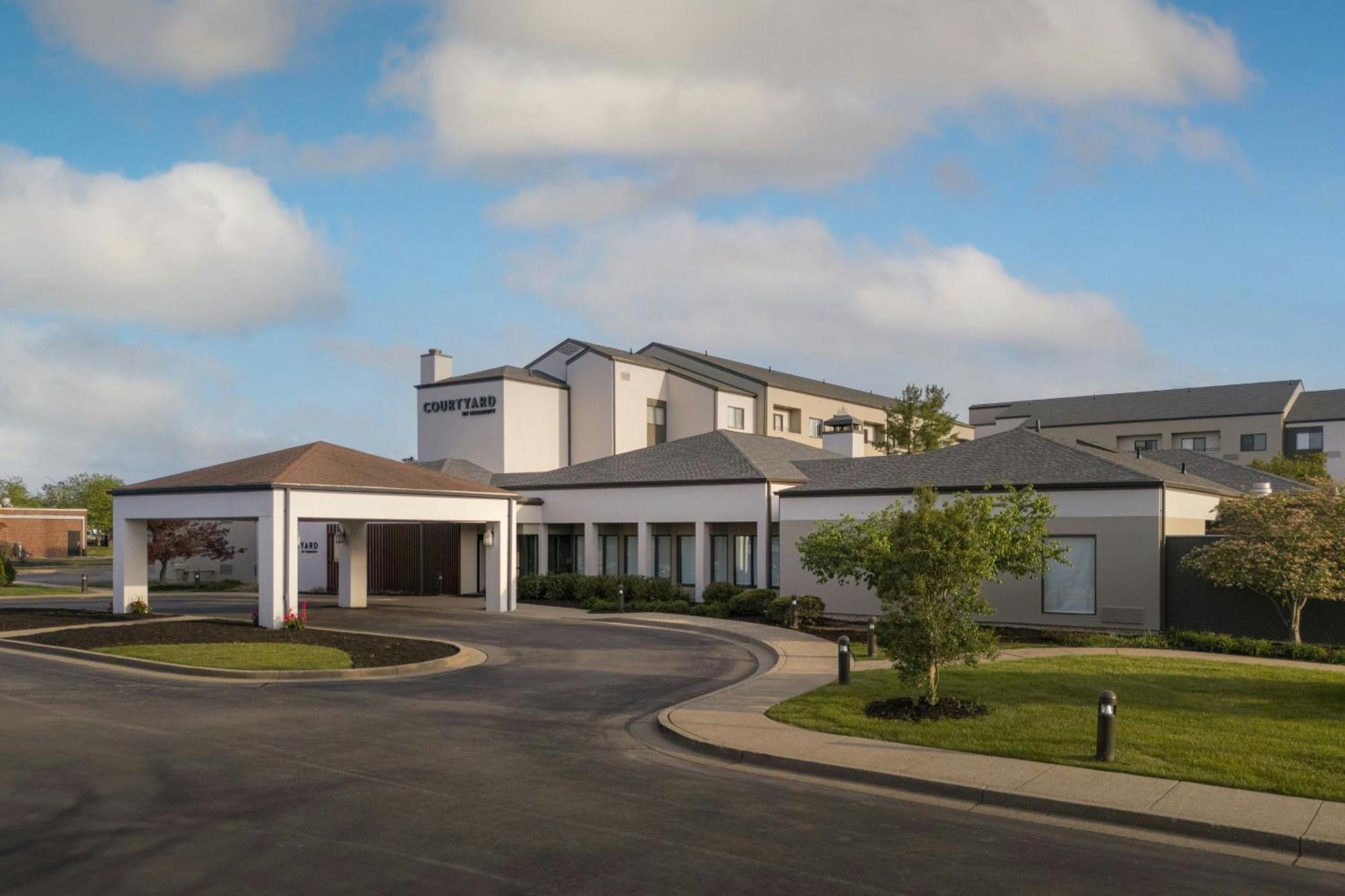 Courtyard By Marriott East Hotel 3*