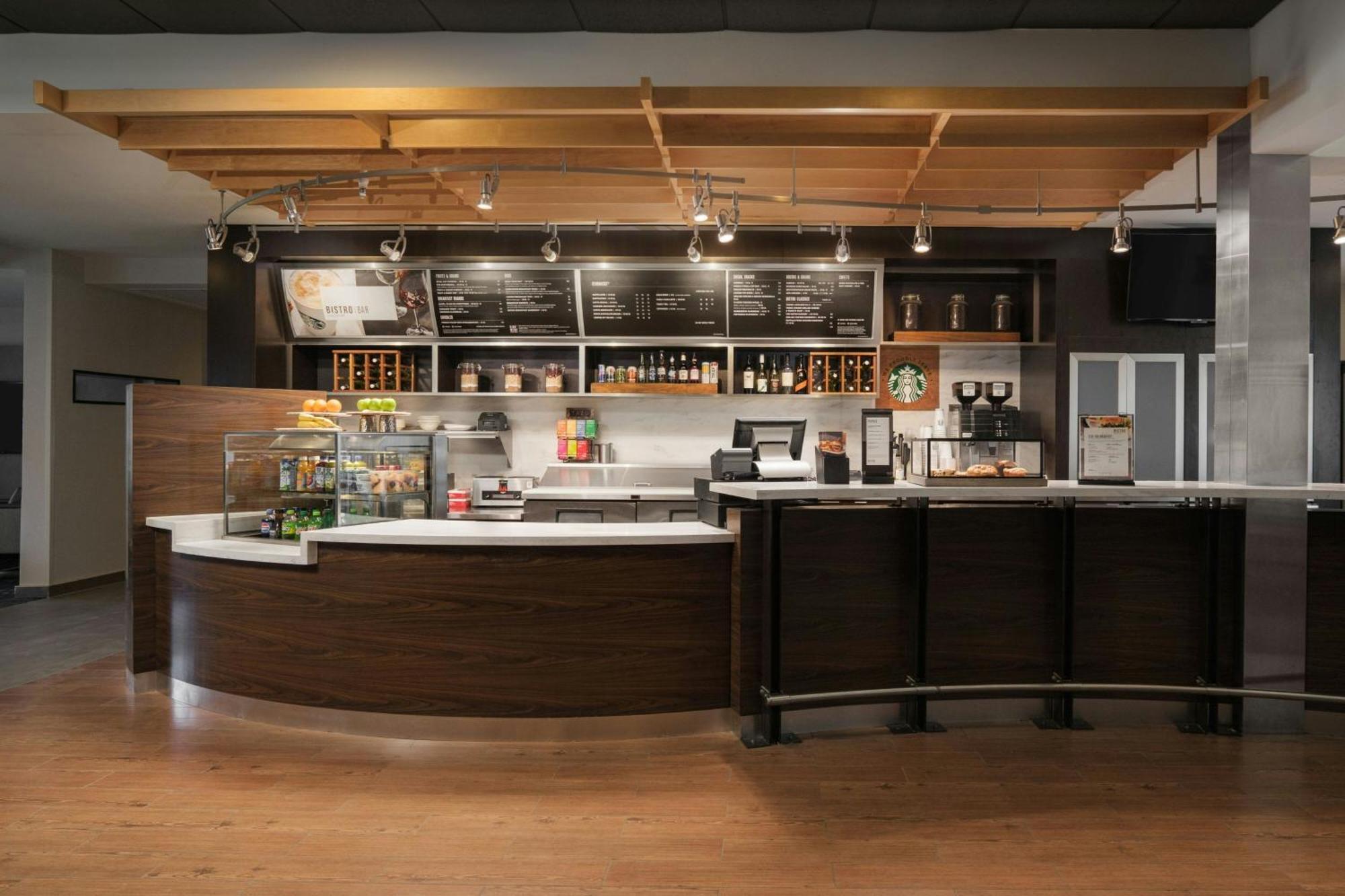 Hotel Courtyard By Marriott East Louisville