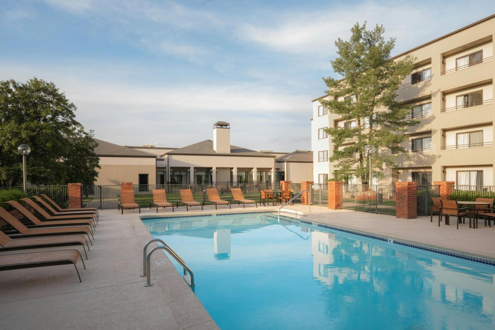 Courtyard By Marriott East 3*