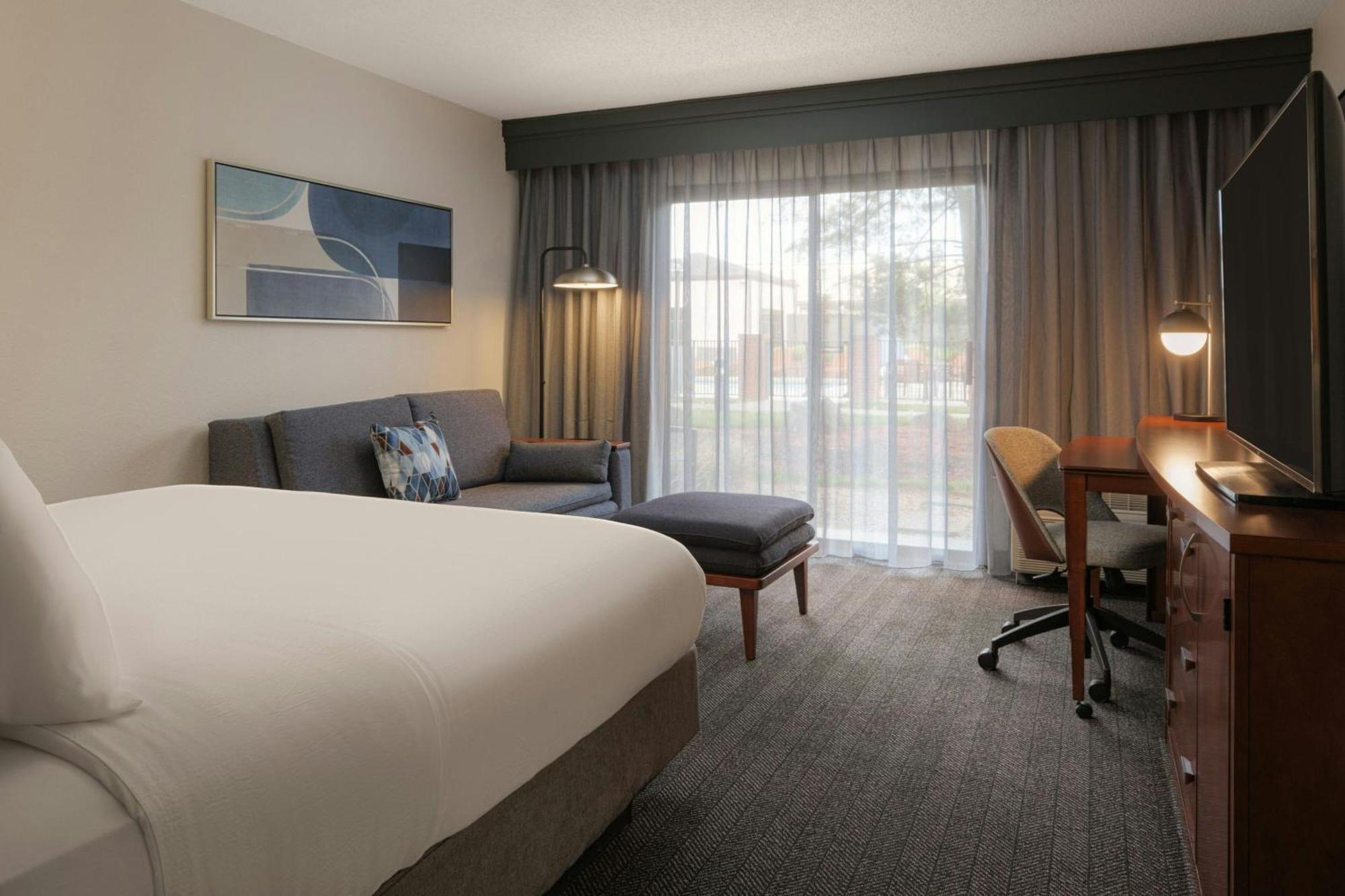 Courtyard By Marriott East