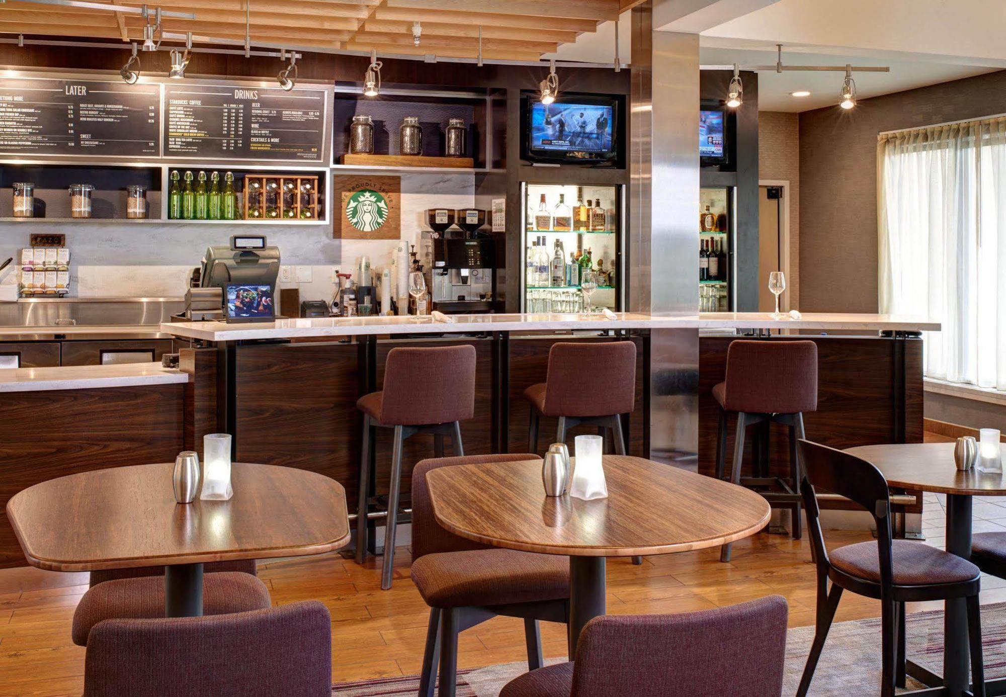 Hotel Courtyard By Marriott East 3*