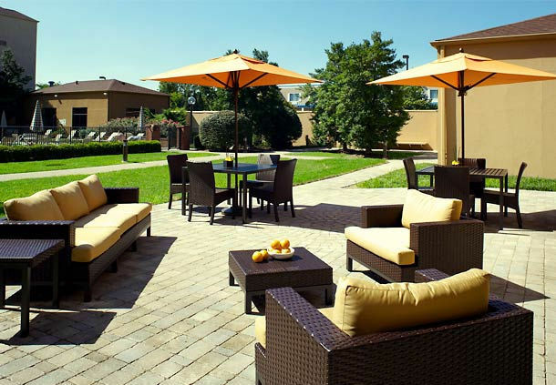 Courtyard By Marriott East Louisville